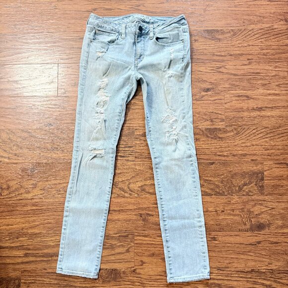 American Eagle Outfitters Light Wash Skinny Stretch Distressed Jeans Size 6 - Picture 1 of 8